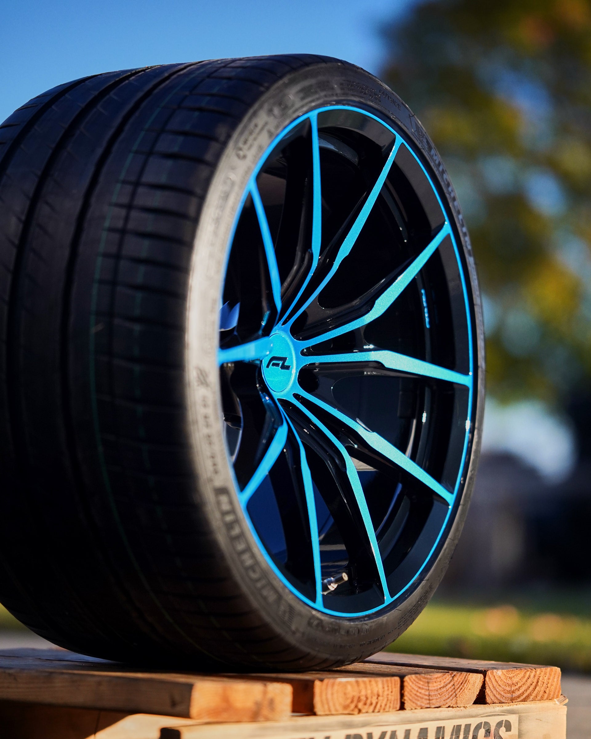 Corvette Z06 Forgedlite LC6 Concave Forged Monoblock Riptide Blue and Gloss Black