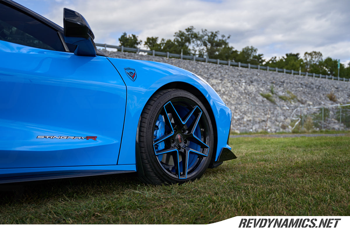 C8 Corvette Stingray rapid blue cray panthera 19" and 20" staggered wheels
