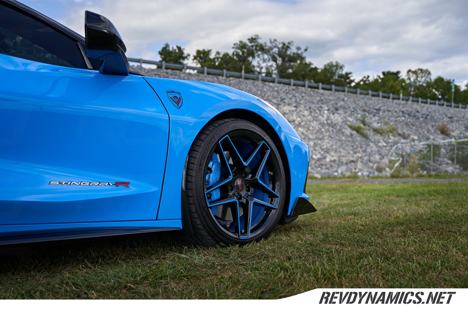 C8 Corvette Stingray rapid blue cray panthera 19" and 20" staggered wheels