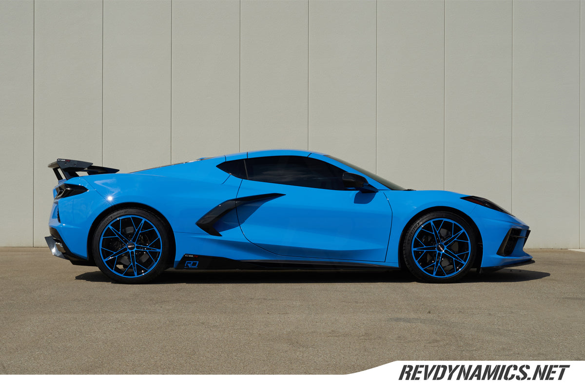 Corvette C8 with Rapid blue and black rims