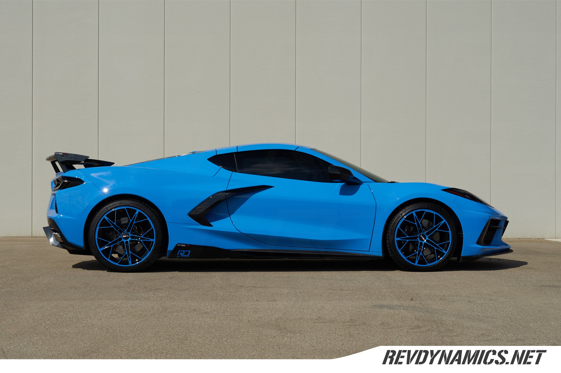 Corvette C8 with Rapid blue and black rims