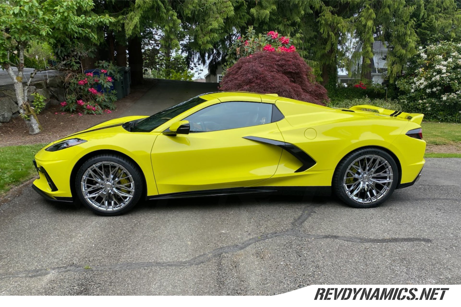 Corvette C8 with Chrome Lexani Aries 19in front and 20in rear rims Accelerate Yellow