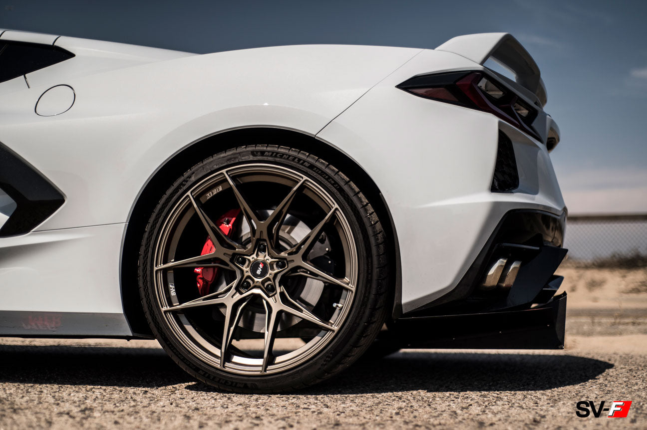 White C8 Corvette with 21" Rear wheel